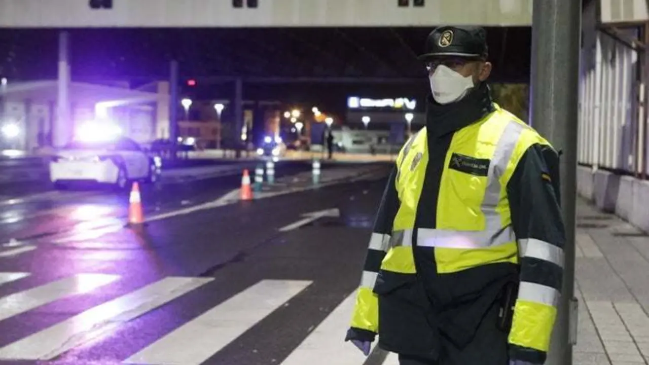 <p> Guardia Civil durante el estado de alarma </p>