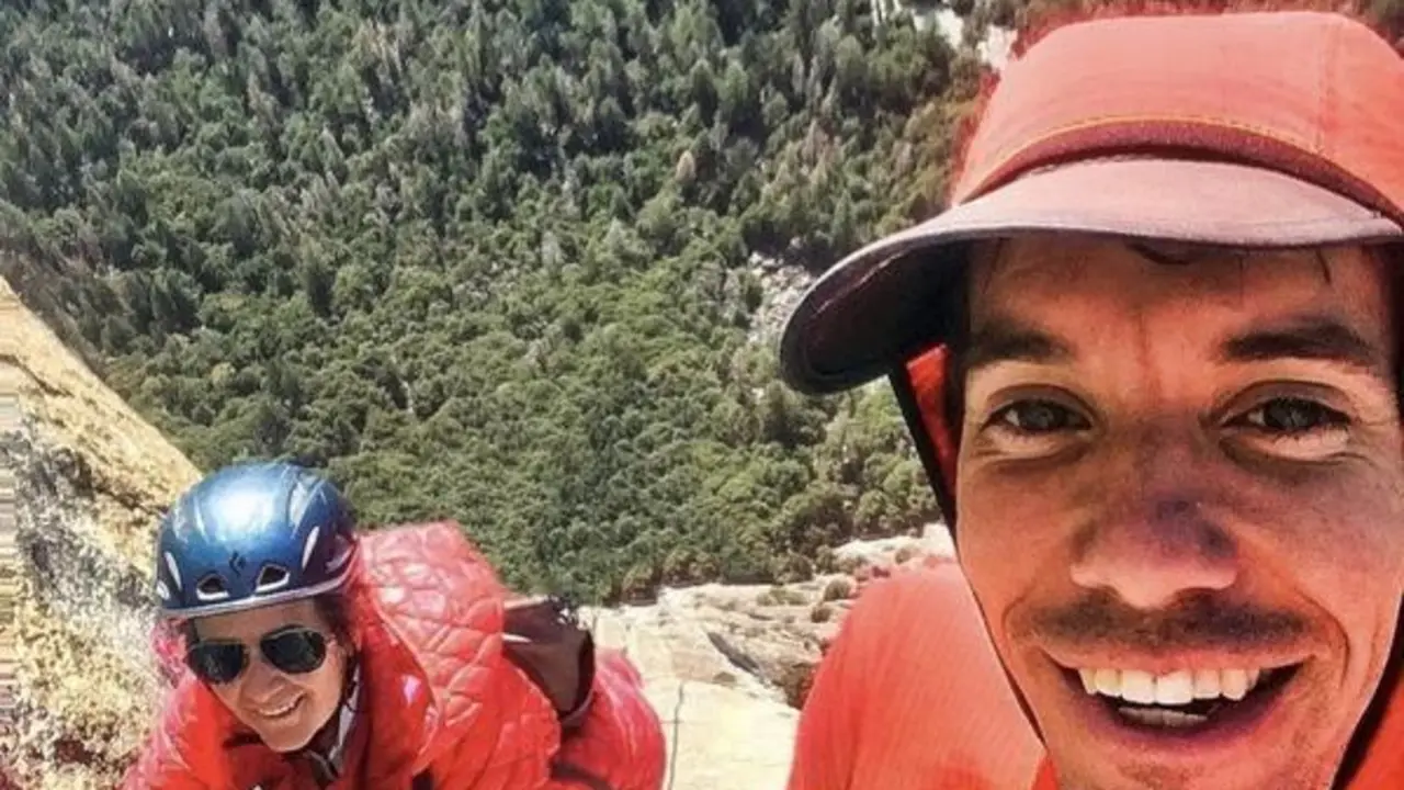 <p> B9532AB5-AB13-4346-80F4-9932E101EAAC </p>