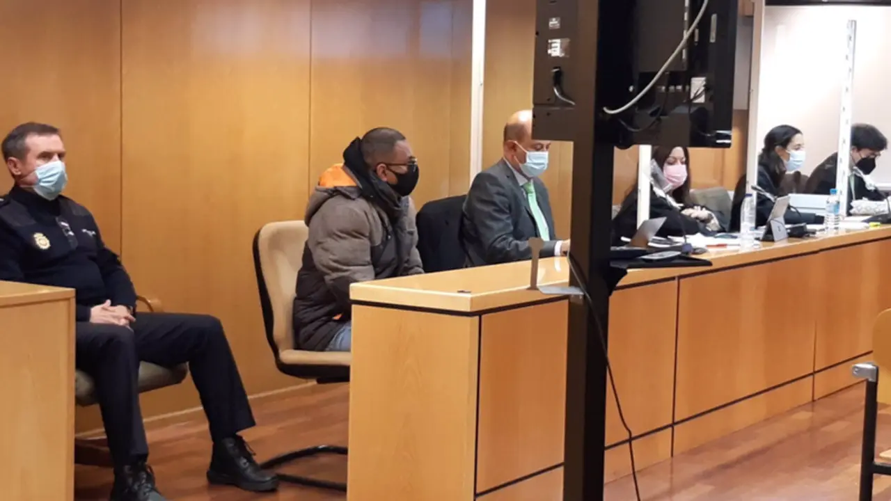 <p> Juicio a un acusado de matar a su mujer delante de sus hijas - EUROPA PRESS </p>