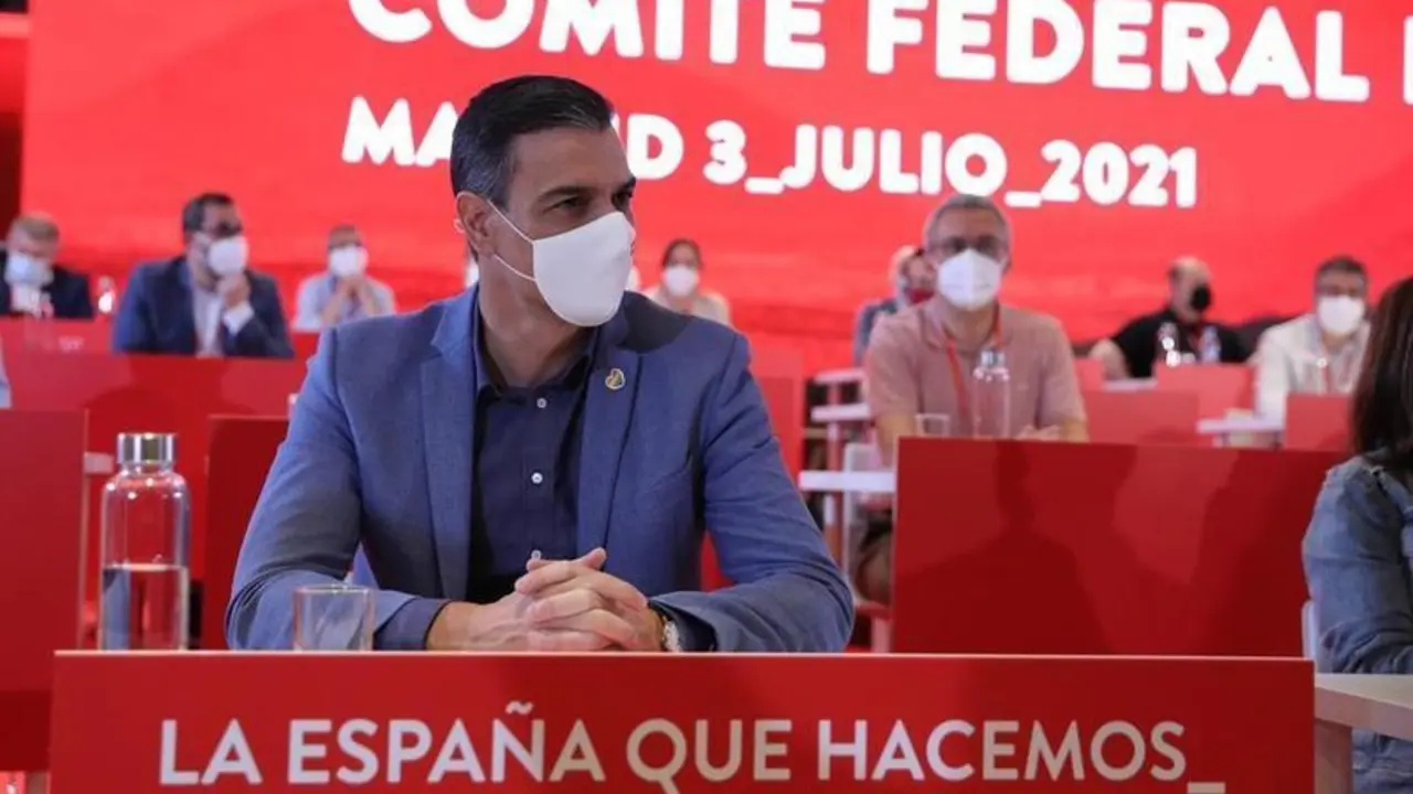<p> Archivo - El presidente del Gobierno, Pedro S&aacute;nchez, durante una reuni&oacute;n de los componentes del Comit&eacute; Federal del PSOE, a 3 de julio de 2021, en Madrid, (Espa&ntilde;a). Esta reuni&oacute;n ordinaria, compuesta por el m&aacute;ximo &oacute;rgano de decisi&oacute;n del Partido Socialista, - Isabel Infantes - Europa Press - Archivo </p>