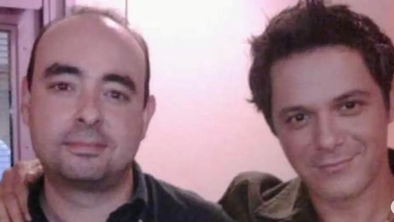 <p> Alejandro Sanz junto a su primo fallecido. IG </p>