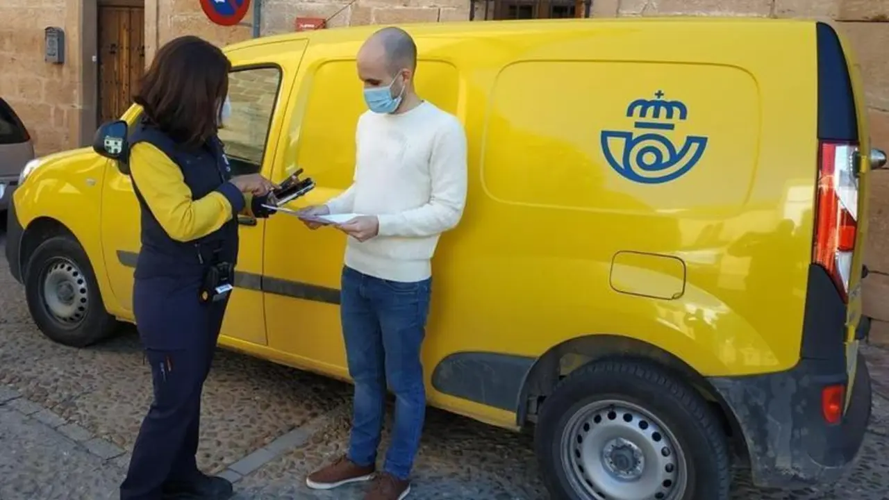 <p> Repartidor de Correos </p>