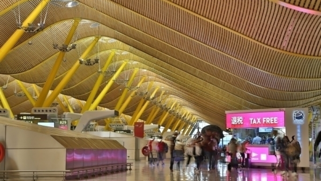 <p> Aeropuerto de Barajas </p>