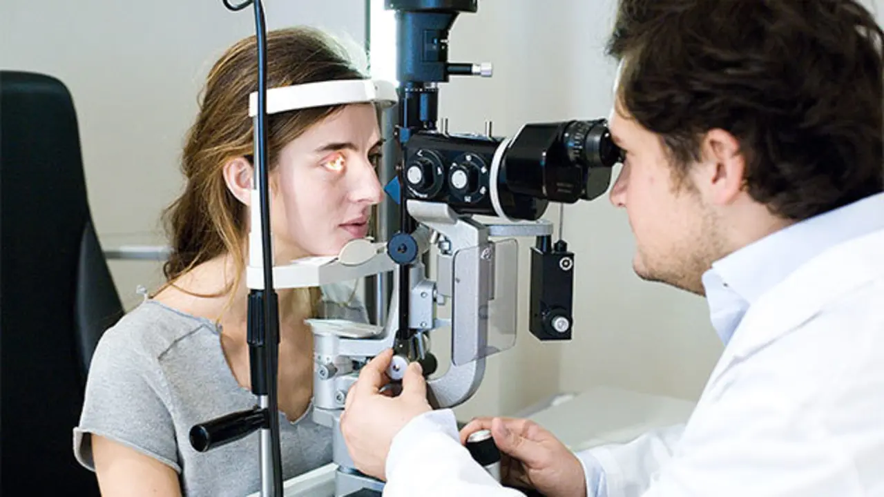 <p> diferencia-entre-oculista-y-oftalmologo </p>