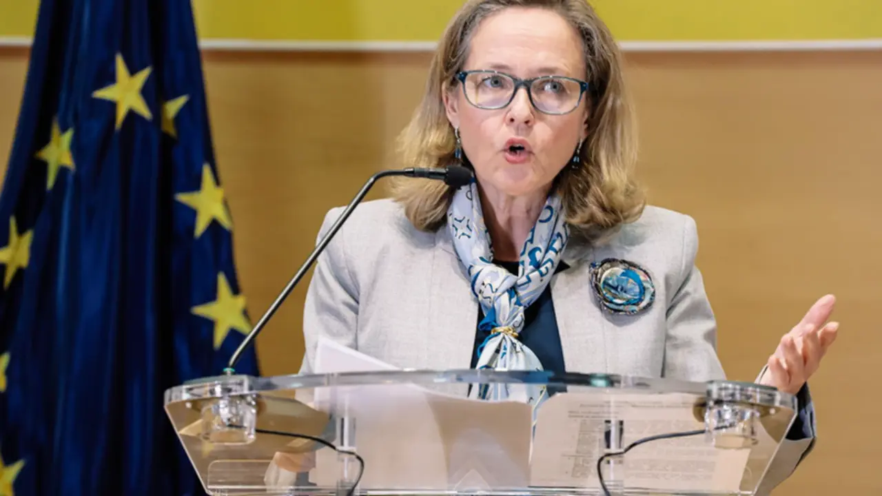 <p> La vicepresidenta primera del Gobierno y ministra de Asuntos Econ&oacute;micos y Transformaci&oacute;n Digital, Nadia Calvi&ntilde;o, - Carlos Luj&aacute;n - Europa Press </p>