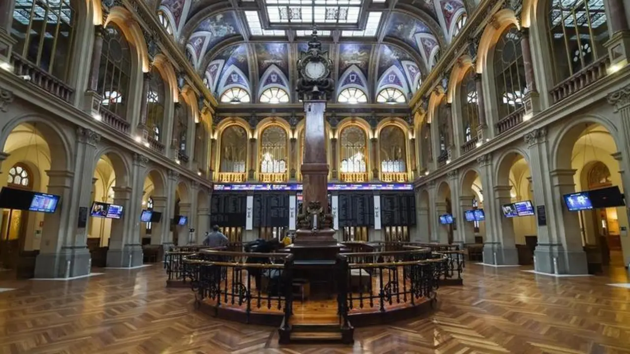 <p> Interior del Palacio de la Bolsa, a 26 de noviembre de 2021, en Madrid, (Espa&ntilde;a) </p>