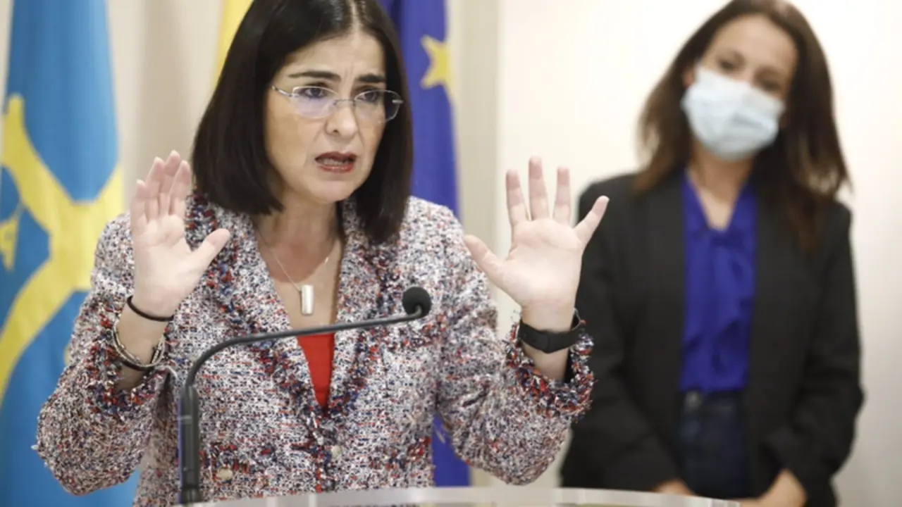 <p> Carolina Darias y Silvia Calz&oacute;n - JORGE PETEIRO </p>