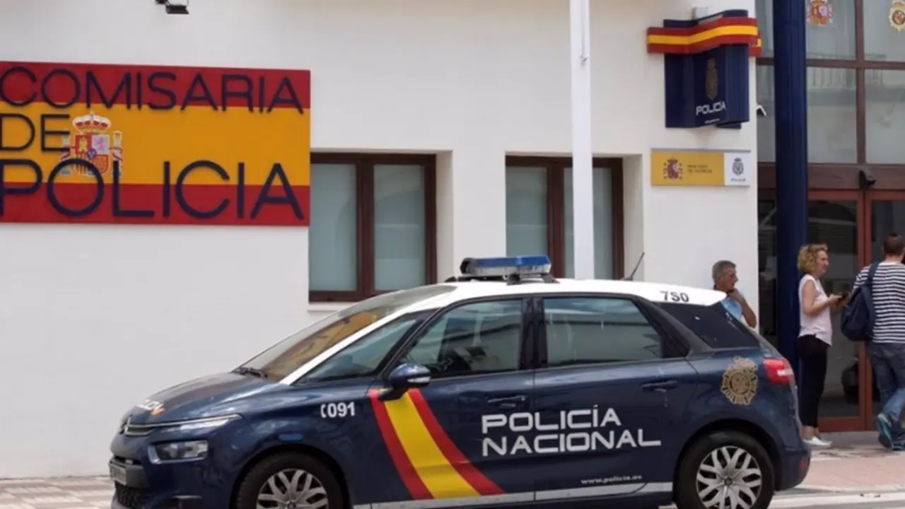 <p> Archivo - Comisar&iacute;a Pol&iacute;cia Nacional Estepona - POLIC&Iacute;A NACIONAL M&Aacute;LAGA - Archivo </p>
