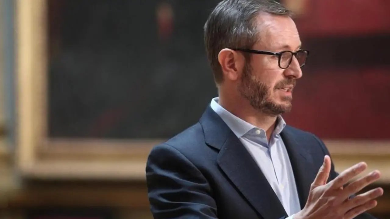 <p> El portavoz del PP en el Senado, Javier Maroto, ofrece una rueda de prensa en Madrid. // EP </p>