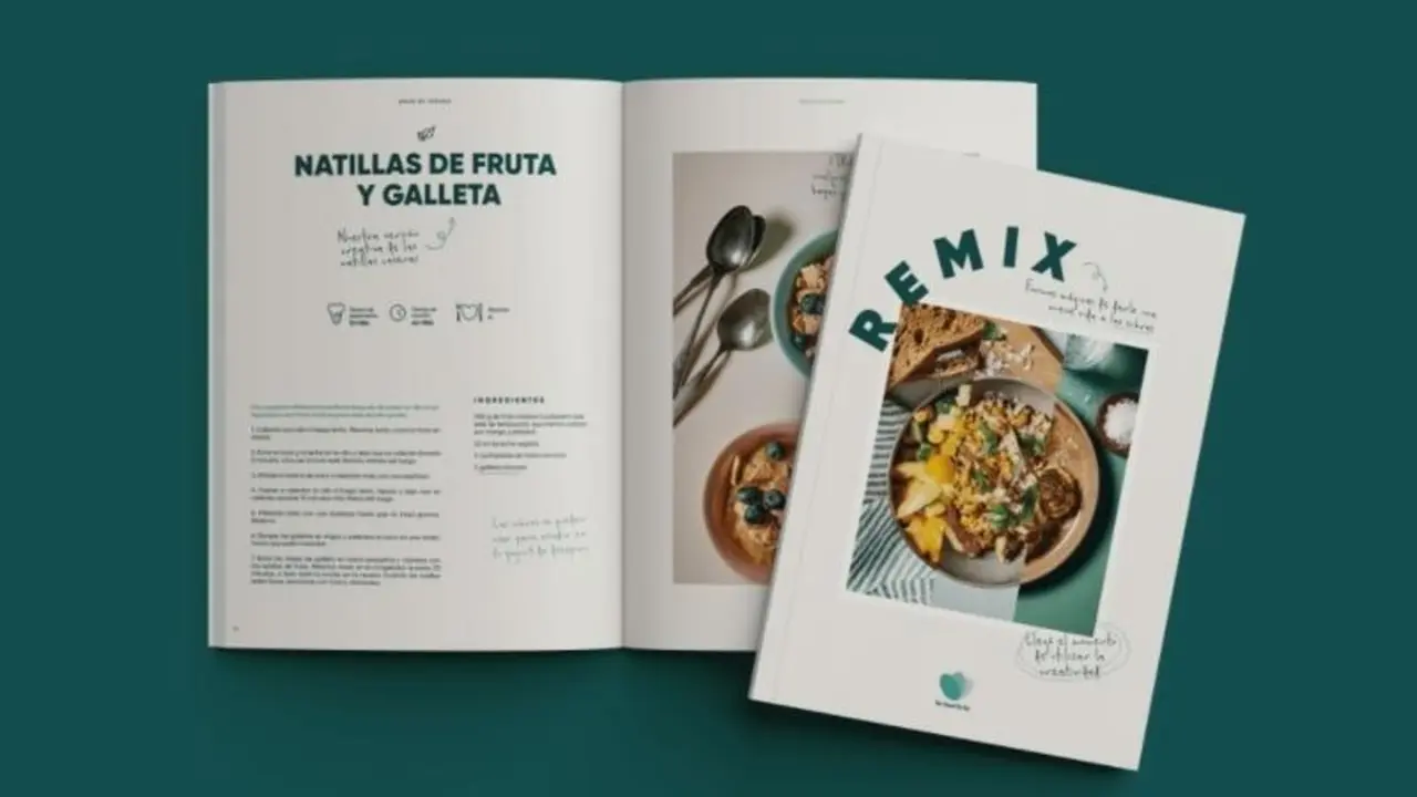 <p> Estas natillas de fruta y galleta son solo una de las recetas de este curioso libro. </p>