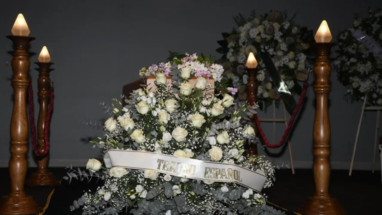 <p> Vista general de la capilla ardiente de Ver&oacute;nica Forqu&eacute; en el Teatro Espa&ntilde;ol, a 15 de diciembre de 2021, en Madrid (Espa&ntilde;a). - Jos&eacute; Oliva - Europa Press </p>