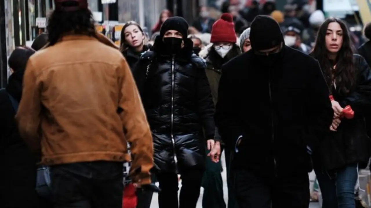 <p> La gobernadora de Nueva York implanta la obligatoriedad de mascarillas para espacios cerrados estas navidades. Fuente: Twitter </p>