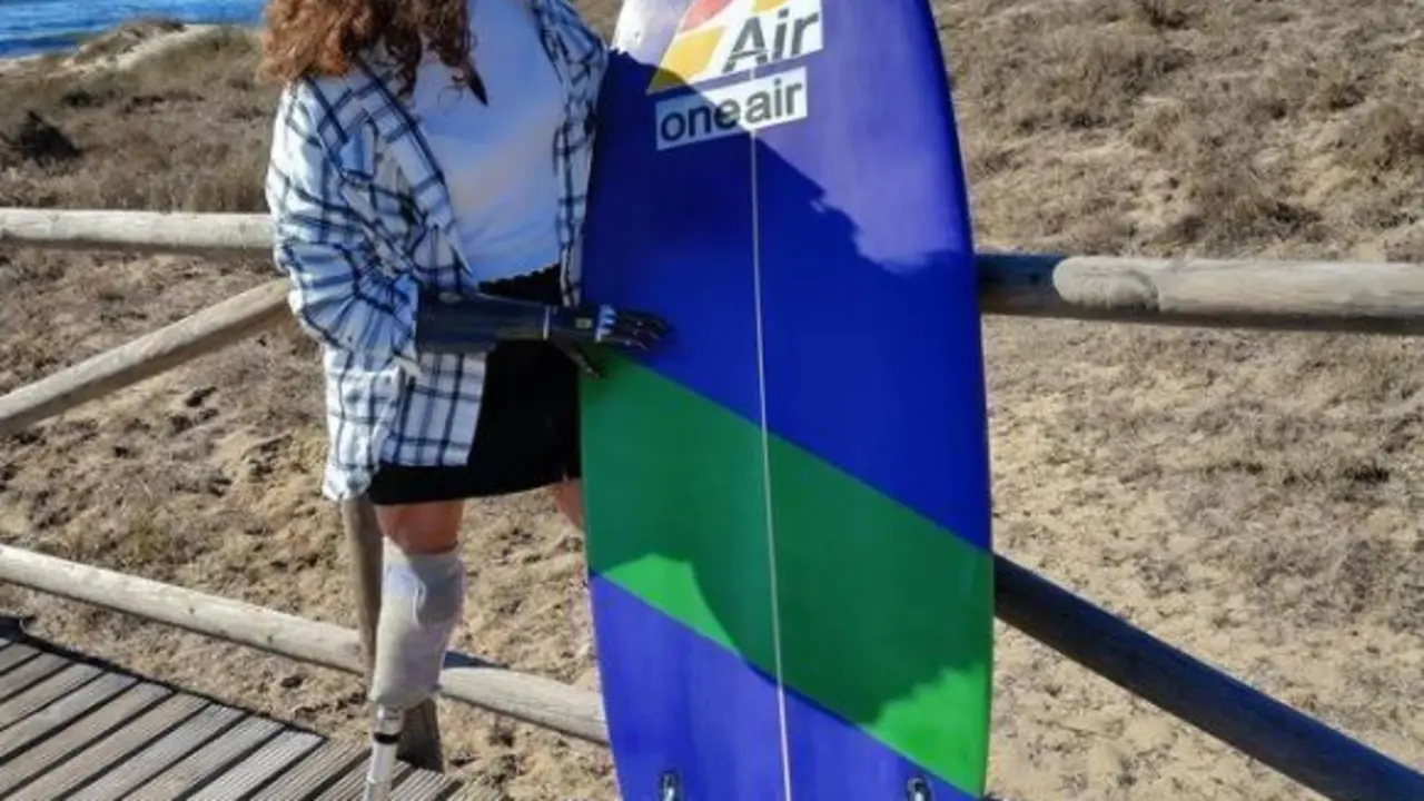 <p> Sarah Almagro, subcampeona del surf adaptado </p>