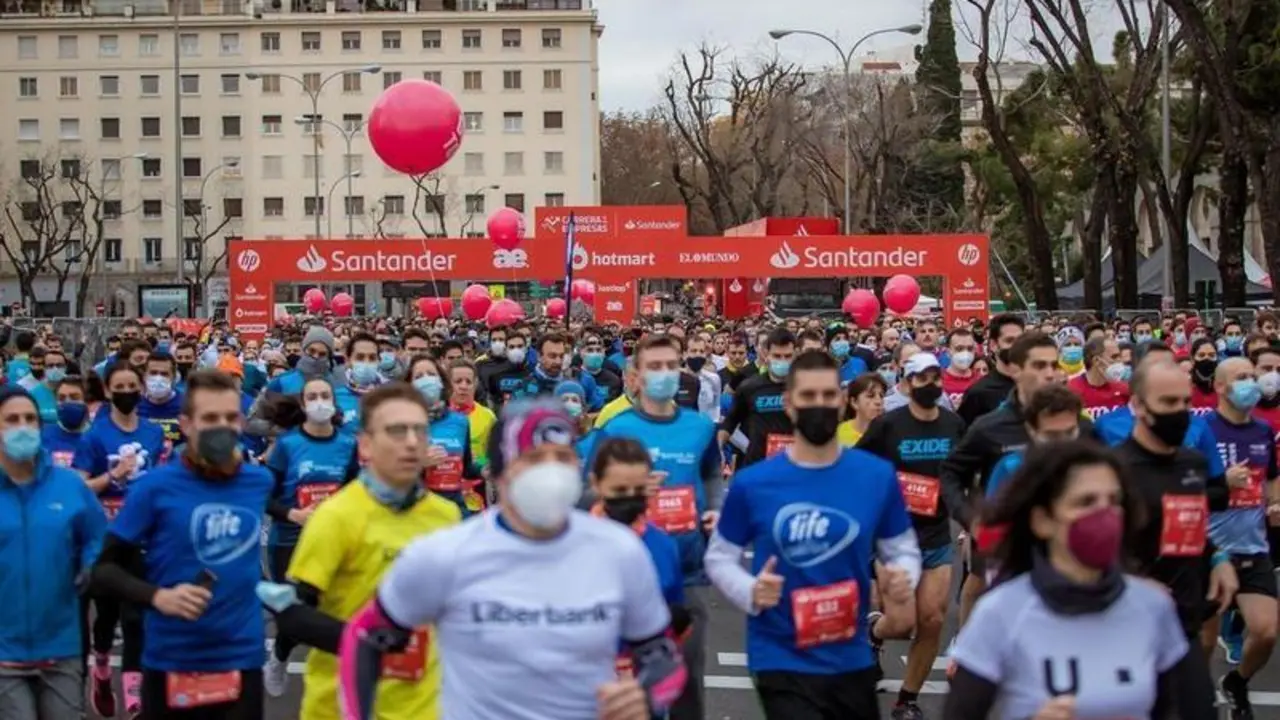 <p> Imagen de la salida en la Carrera de las Empresas by Santander </p>