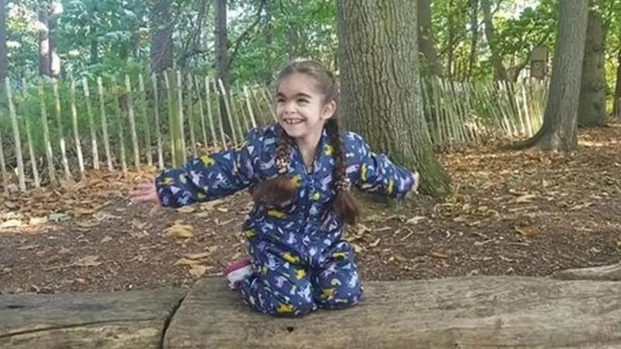 <p> Bella espera poder conseguir el dinero que le ayude a vivir una vida normal. </p>