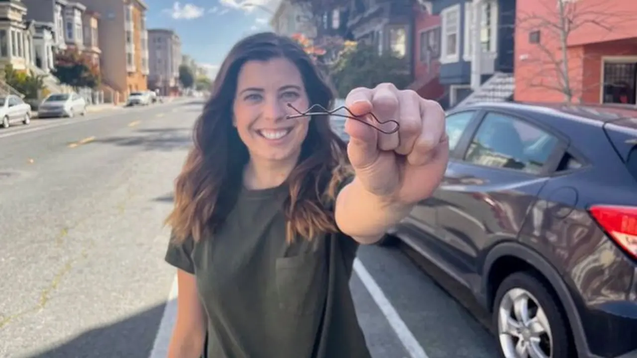 <p> Demi Skipper comenz&oacute; su proyecto de intercambio de art&iacute;culos con una horquilla. Fuente: Instagram @TRADEMEPROJECT </p>