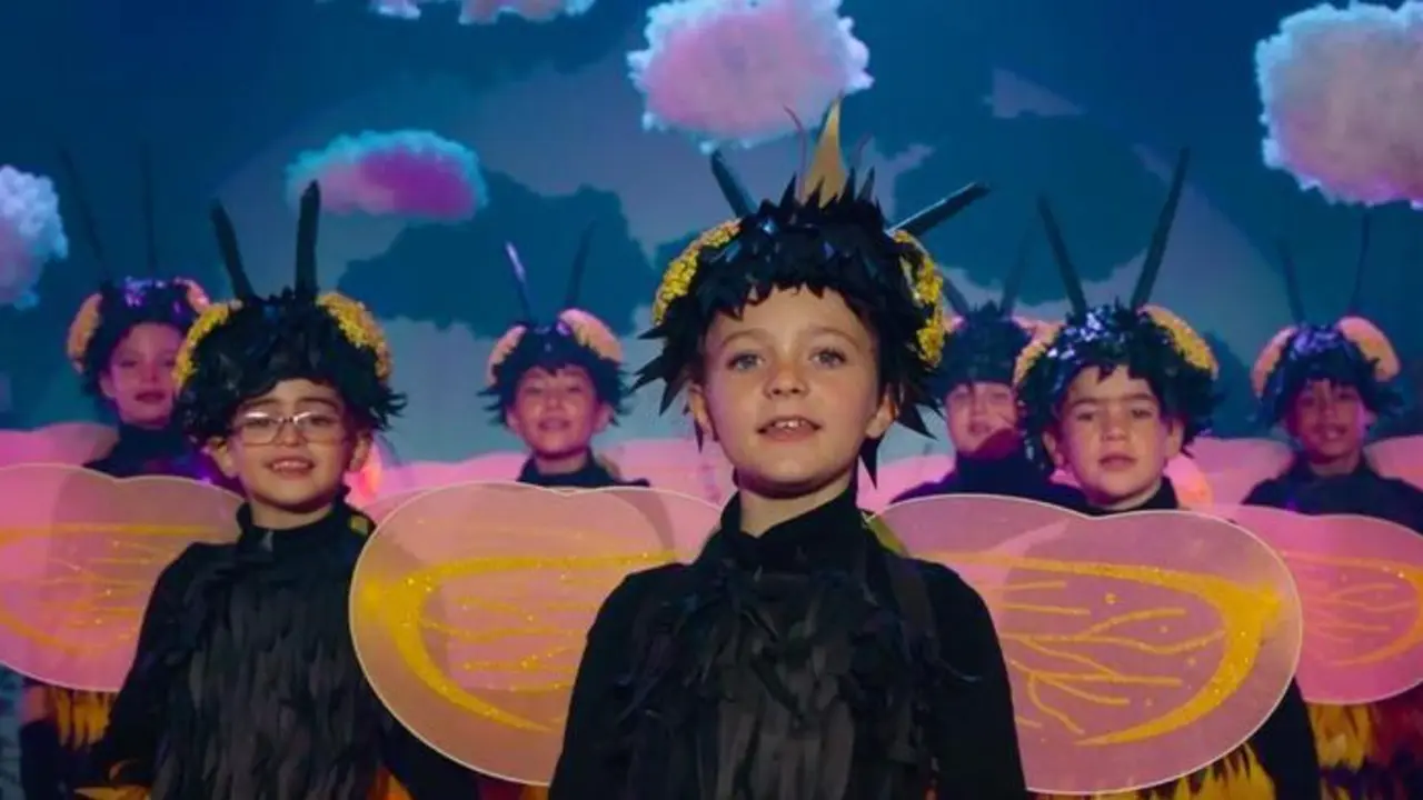 <p> Imagen del villancico viral sobre las abejas, "Tr&aacute;tame bien" </p>