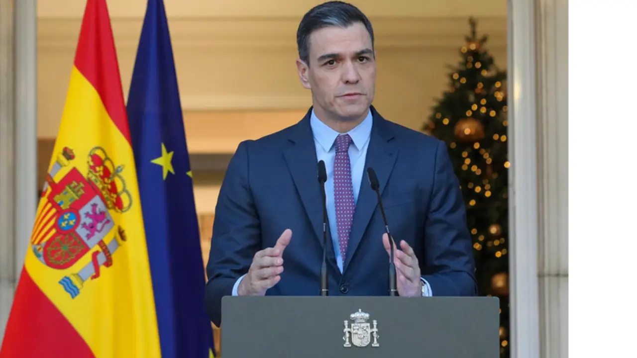 <p> El presidente del Gobierno, Pedro S&aacute;nchez, durante una declaraci&oacute;n institucional, en el Palacio de la Moncloa, a 17 de diciembre de 2021, en Madrid - EUROPA PRESS/M.FERN&Aacute;NDEZ. POOL - Europa Press </p>