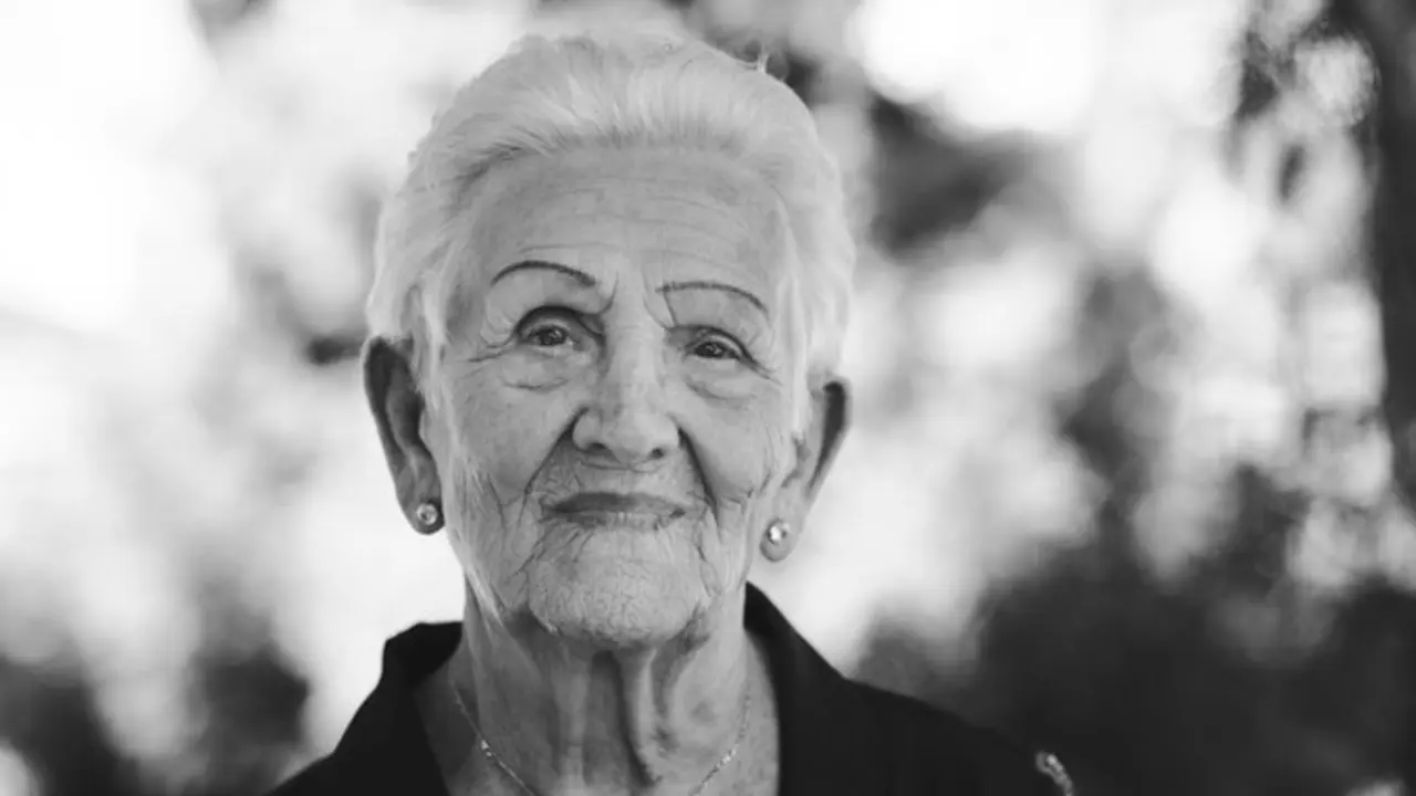 <p> Araceli Hidalgo. La primera vacunada, ya forma parte de la historia de Espa&ntilde;a. Fuente: Twitter @spottorno </p>