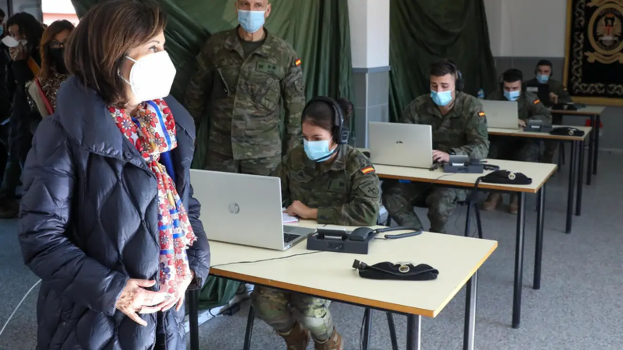 <p> La ministra de Defensa, Margarita Robles, durante una visita a la Unidad de Vigilancia Epidemiol&oacute;gica en la Base &lsquo;Pr&iacute;ncipe&rsquo; de la Brigada &lsquo;Almog&aacute;vares&rsquo; VI de Paracaidistas (BRIPAC) - Marta Fern&aacute;ndez Jara - Europa Press </p>