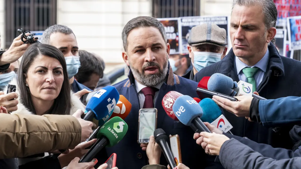 <p> Archivo - El l&iacute;der de Vox, Santiago Abascal, ofrece declaraciones a los medios en una concentraci&oacute;n contra la reforma de la &lsquo;Ley Mordaza&rsquo;, frente a la Delegaci&oacute;n del Gobierno en Madrid - A. P&eacute;rez Meca - Europa Press - Archivo </p>