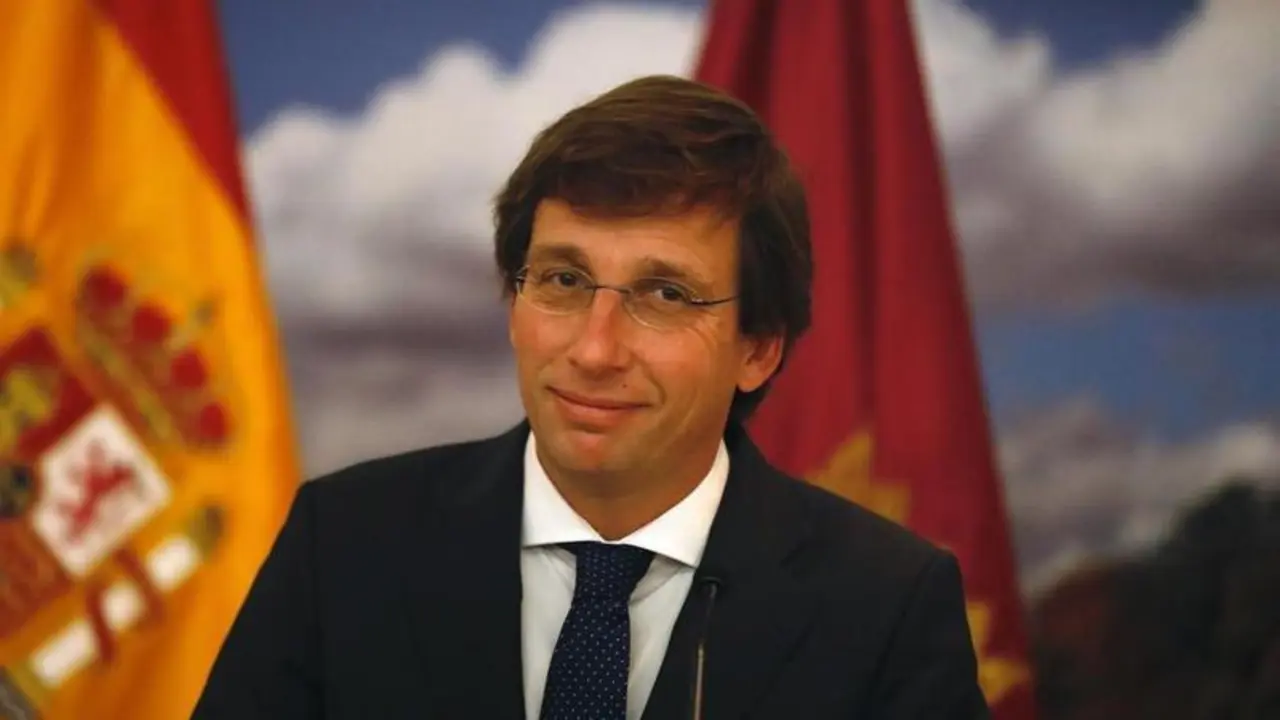 <p> El alcalde de Madrid, Jos&eacute; Luis Mart&iacute;nez-Almeida, en una sesi&oacute;n plenaria del Ayuntamiento de Madrid, en el Sal&oacute;n de Sesiones del Palacio de Cibeles, a 30 de noviembre de 2021, en Madrid, (Espa&ntilde;a). </p>