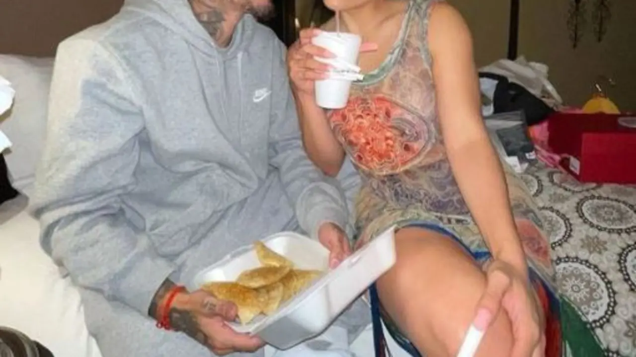 <p> Rosal&iacute;a y Rauw Alejandro </p>