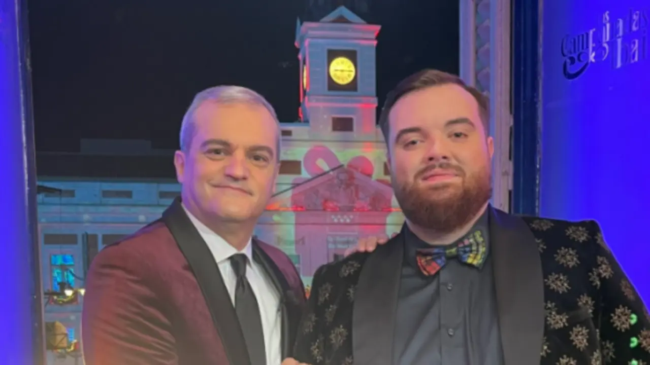 <p> Ram&oacute;n Garc&iacute;a junto a Ibai Llanos en la Puerta del Sol </p>