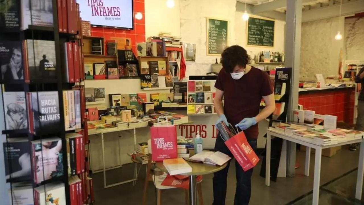 <p> Interior de la librer&iacute;a Tipos Infames en Madrid </p>