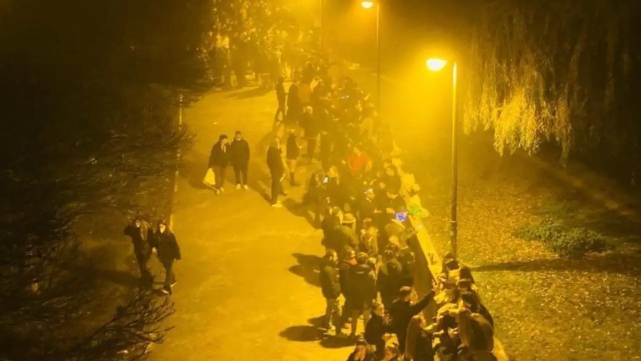 <p> Botell&oacute;n en el parque del Ebro en Nochevieja </p>