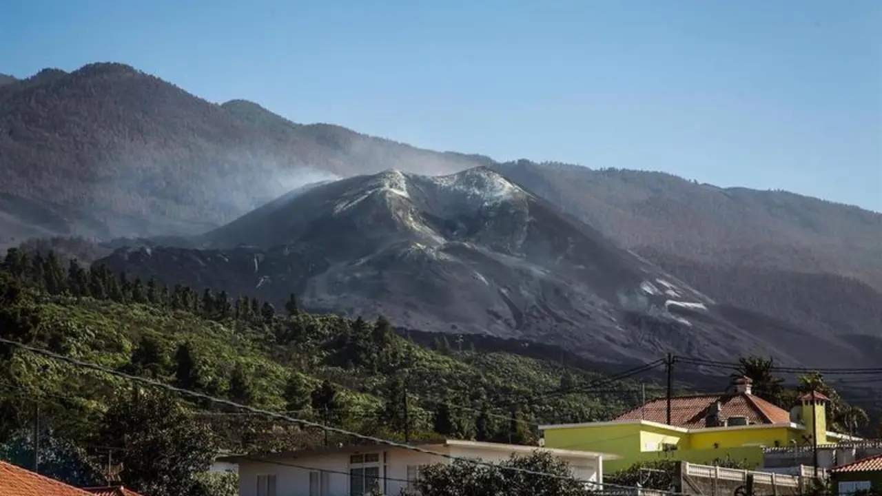 <p> El volc&aacute;n de La Palma, cinco d&iacute;as despu&eacute;s de que se diera por finalizada su actividad, a 30 de diciembre de 2021, en La Palma </p>