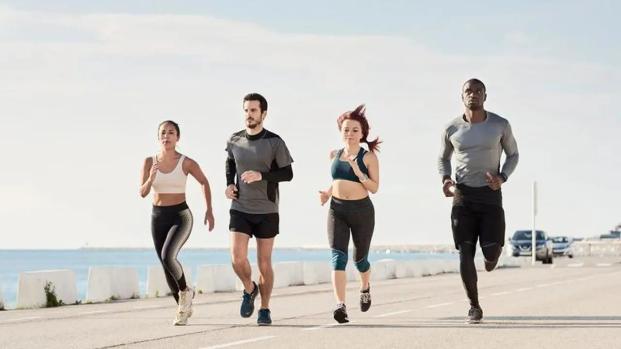 <p> Personas practicando running. ARCHIVO </p>