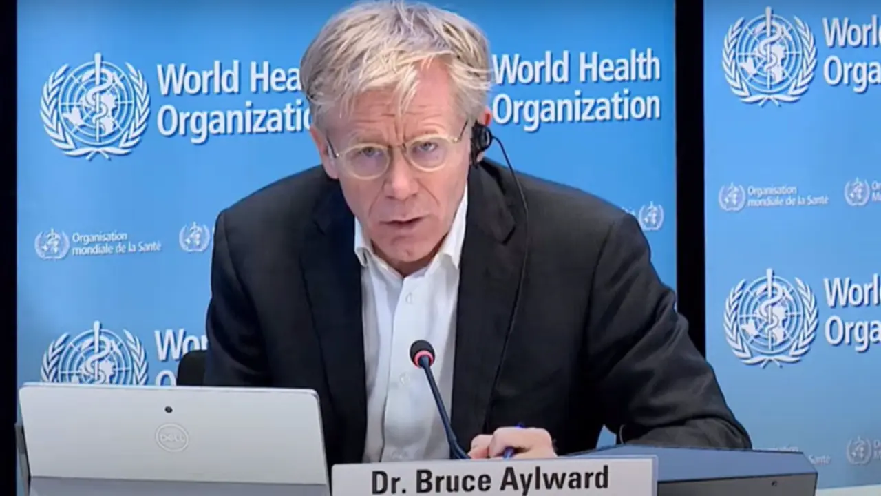 <p> El doctor Bruce Aylward, asesor senior de la Organizaci&oacute;n Mundial de la Salud (OMS), en rueda de prensa desde Ginebra (Suiza), a 12 de enero de 2022. - OMS </p>