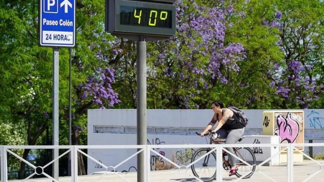 <p> El calor en Sevilla es un problema. </p>