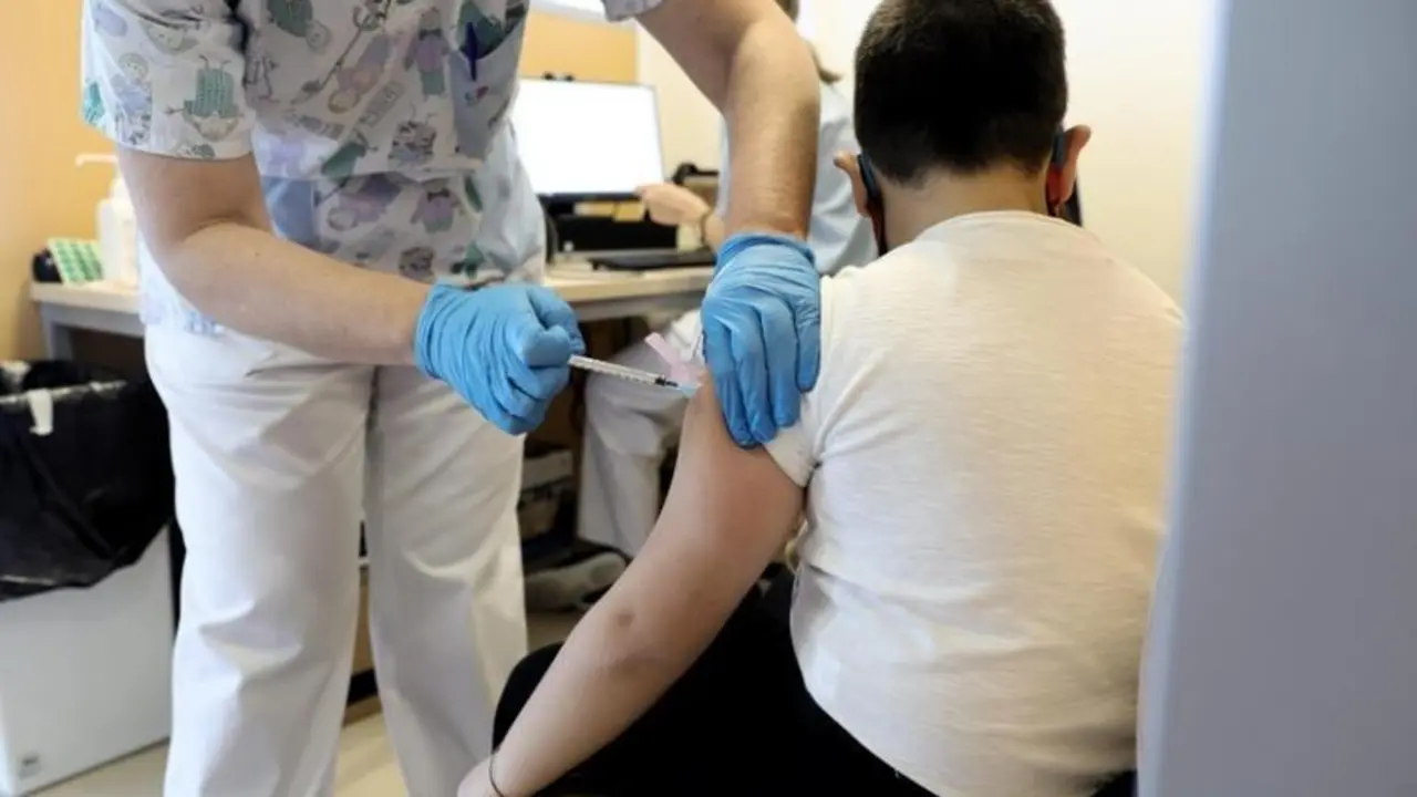 <p> La vacunaci&oacute;n ofrece una protecci&oacute;n duradera contra el Covid. </p>