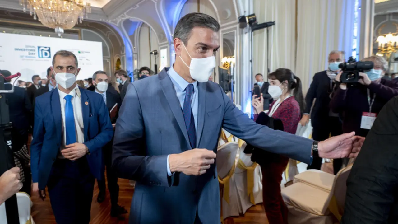 <p> El presidente del Gobierno, Pedro S&aacute;nchez, a su salida de la clausura de la XII edici&oacute;n del Spain Investors Day (SID), en el Hotel Ritz, a 13 de enero de 2022, en Madrid (Espa&ntilde;a). - EUROPA PRESS/A.Ortega.POOL - Europa Press </p>