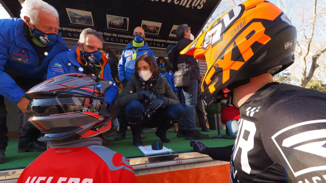 <p> La ministra de Industria, Comercio y Turismo, Reyes Maroto, en la cocnentraci&oacute;n motera Ping&uuml;inos. - PHOTOGENIC - EUROPA PRESS </p>