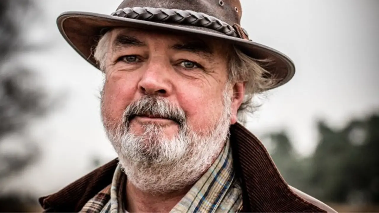 <p> Hombre anciano mirando a c&aacute;mara. Fuente: Twitter @MRizaldos </p>