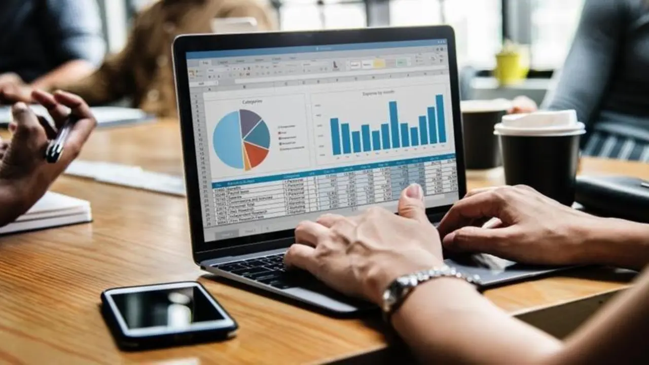 <p> Las TIC, fundamentales en muchas empresas actuales. </p>