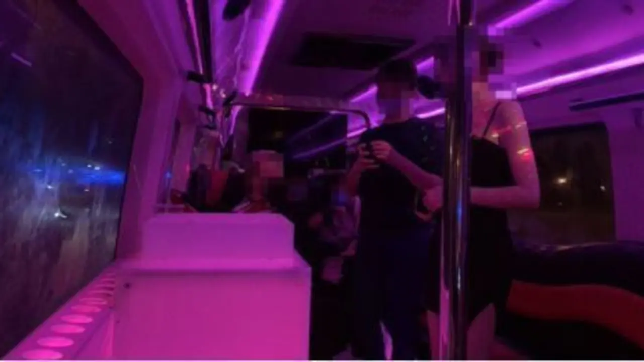 <p> microb&uacute;s-discoteca interceptado en M&aacute;laga </p>