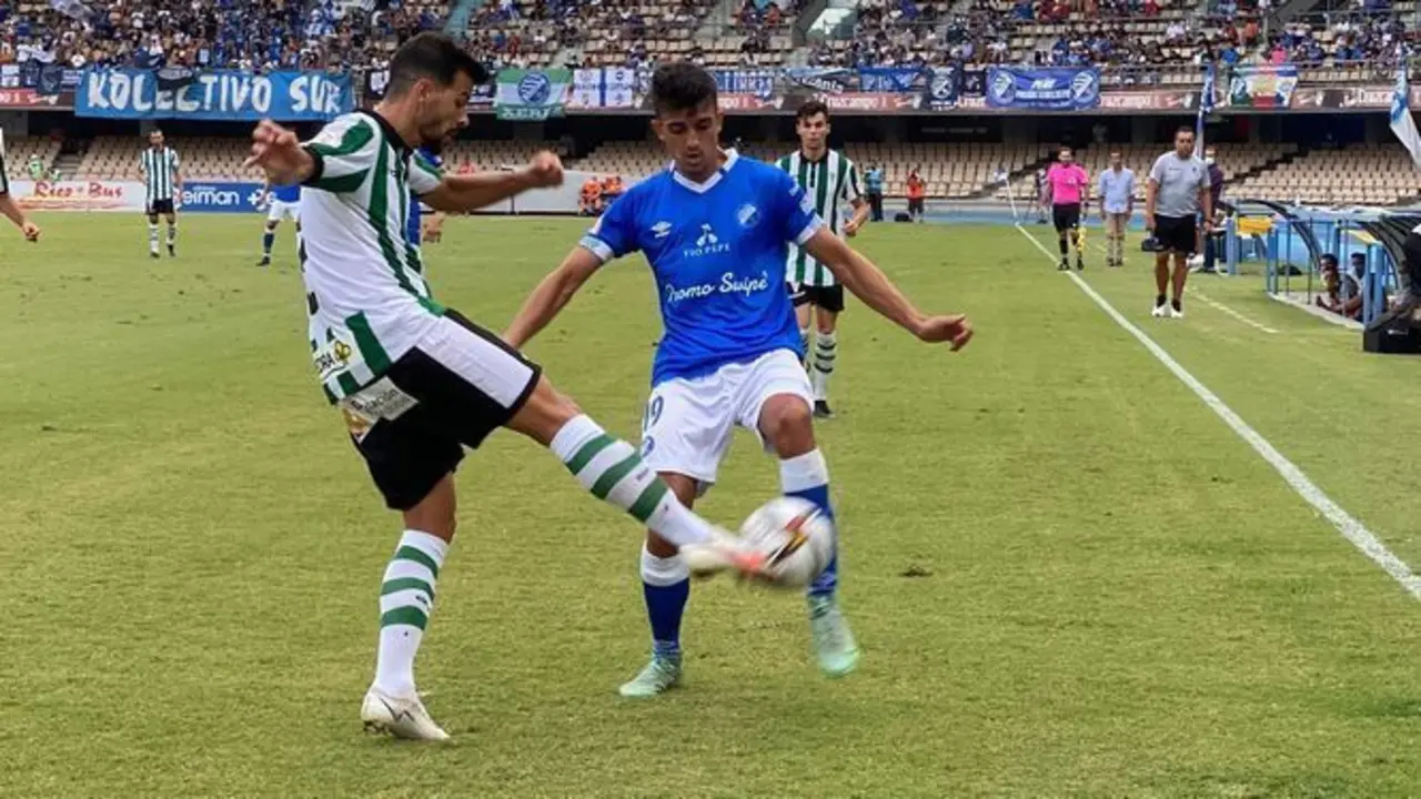 <p> Partido entre el C&oacute;rdoba y el Xerez Deportivo en Chap&iacute;n </p>