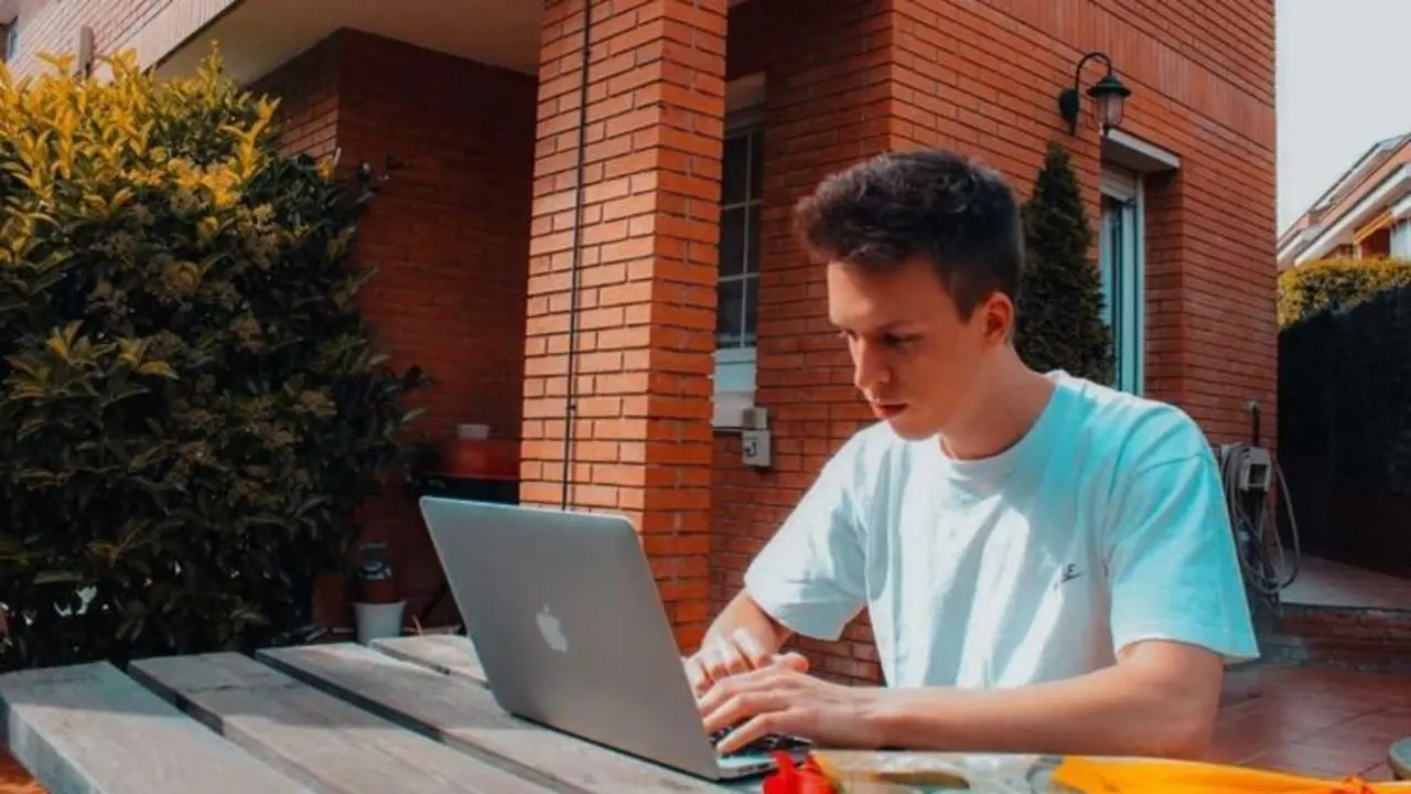 <p> Adri&aacute;n S&aacute;enz acumula m&aacute;s de 27 millones de visualizaciones en su canal de YouTube. </p>