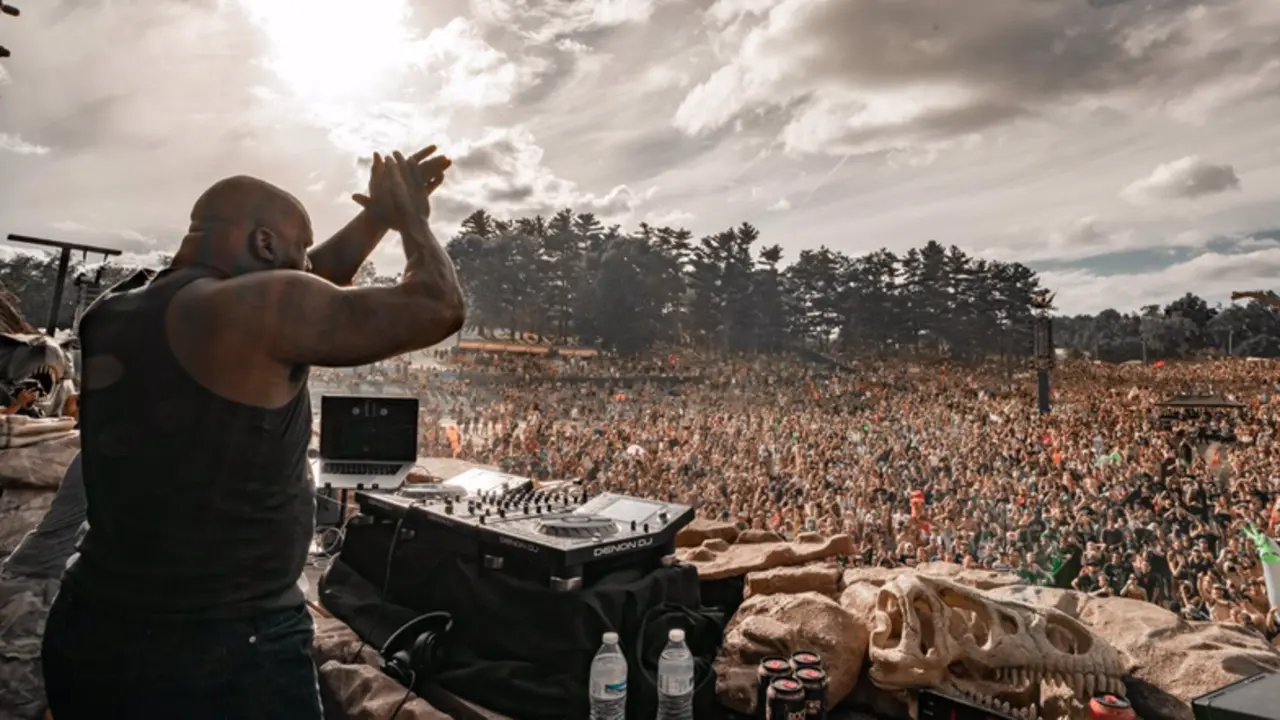 <p> Shaquille O'Neal en una sesi&oacute;n - DREAMBEACH </p>