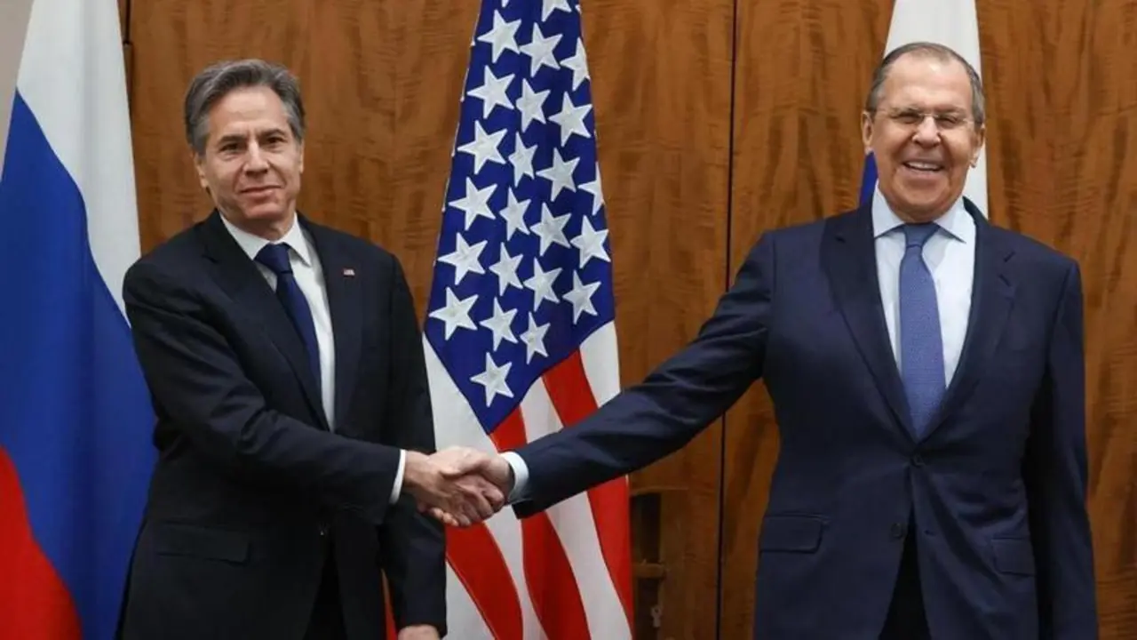 <p> El ministro de asuntos exteriores ruso junto al secretario de estado norteamericano </p>