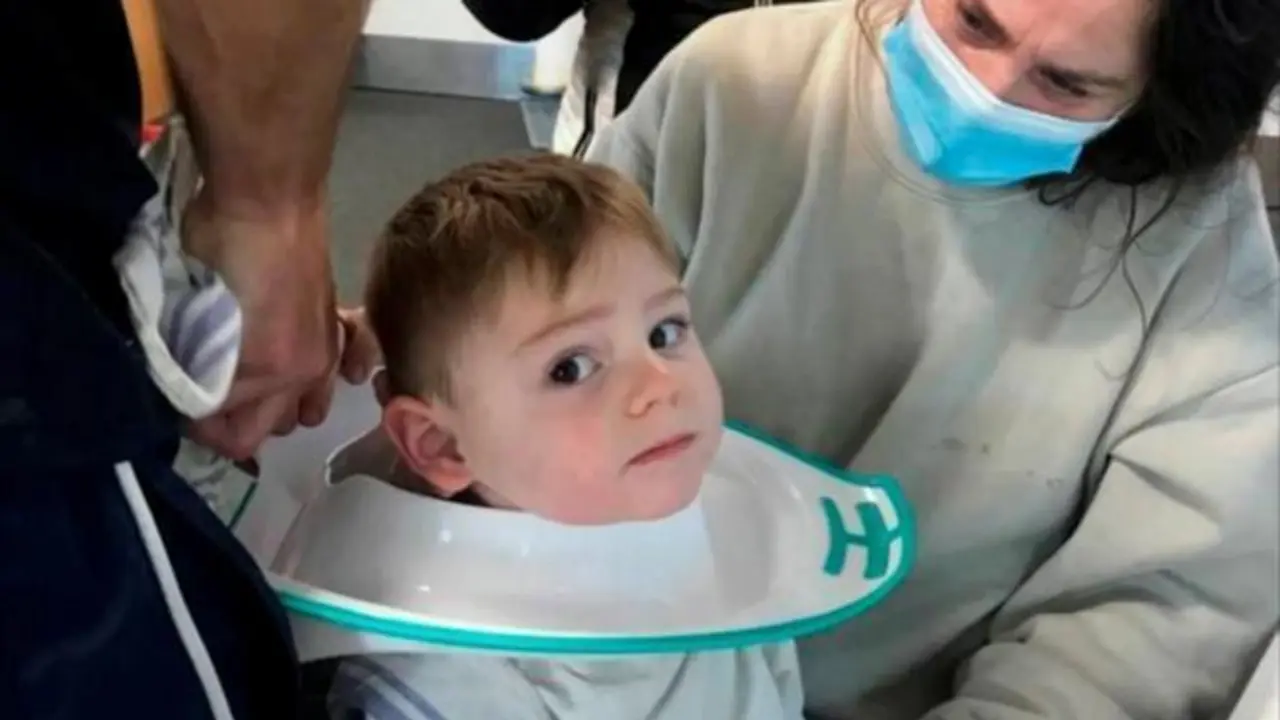 <p> Edward en el momento de su rescate </p>