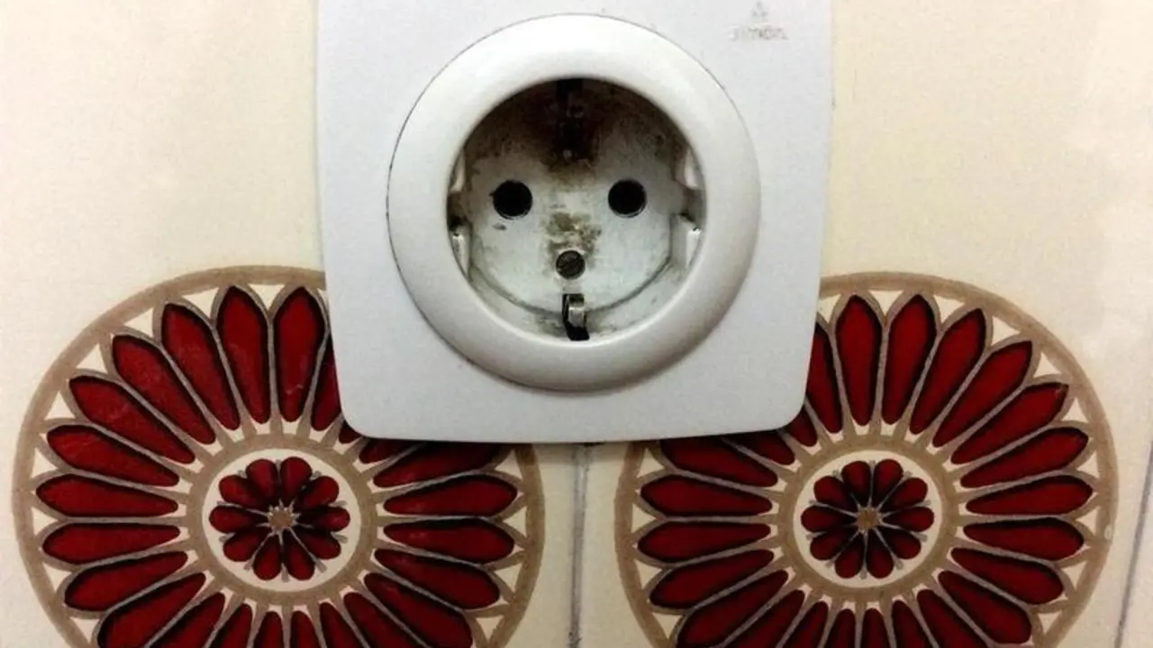 <p> Archivo - Enchufe, enchufes, electricidad, red el&eacute;ctrica - EUROPA PRESS - Archivo </p>