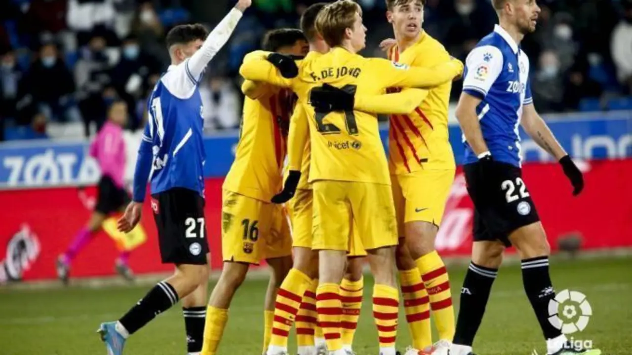<p> Celebraci&oacute;n del Barcelona con el gol del triunfo ante el Alav&eacute;s </p>