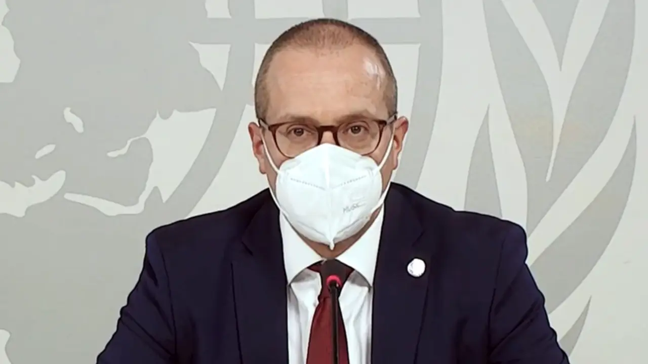 <p> Hans Kluge pronunciando un discurso sobre la pandemia de coronavirus. Fuente: Twitter @hans_kluge </p>