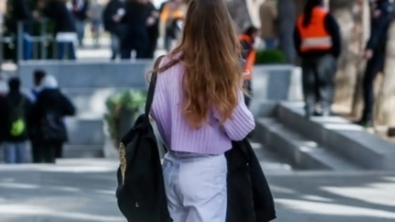 <p> Hay m&aacute;s mujeres con titulaciones superiores que hombres. </p>