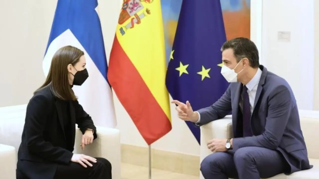 <p> La primera ministra de la Rep&uacute;blica de Finlandia, Sanna Marin, y el presidente del Gobierno, Pedro S&aacute;nchez </p>